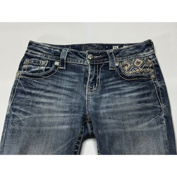 Miss Me Women's Mid-Rise Capri Sequence Embroidered Blue Jeans - Sz 26 (27x20.5) - Picture 3 of 7